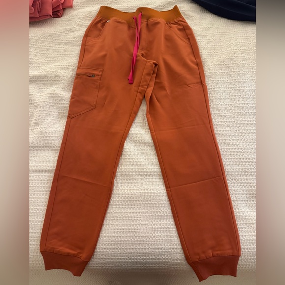 Figs Women’s Zamora Jogger Scrub Pants - Picture 1 of 2